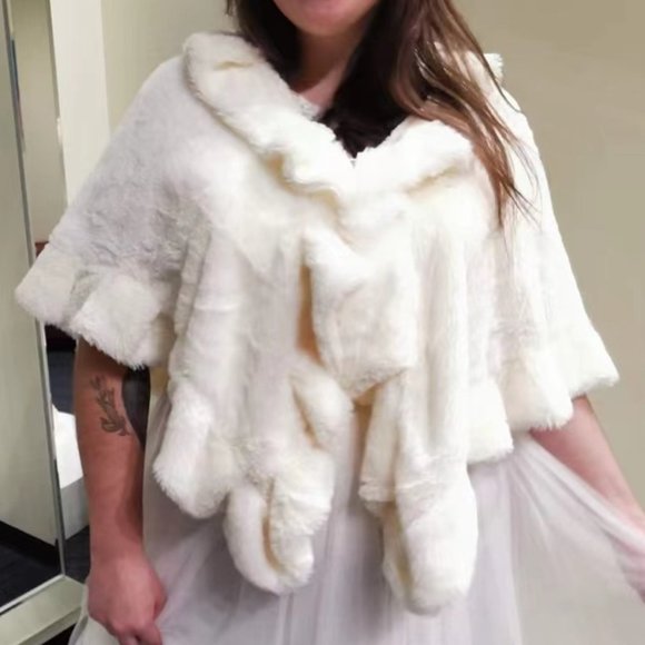 Faux fur shawls - Picture 3 of 8